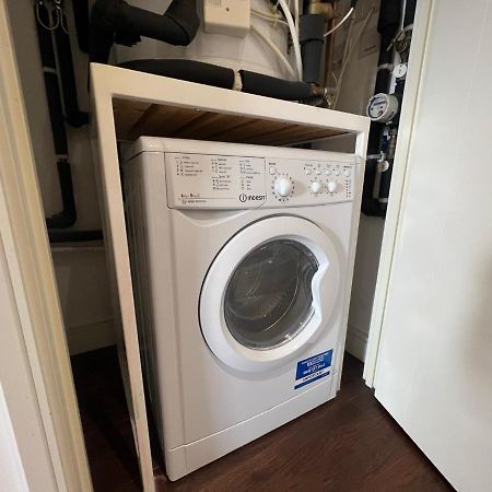 Modern 2Br 2Ba Apt Wparking Sleeps 6 Comfortably London Bagian luar foto