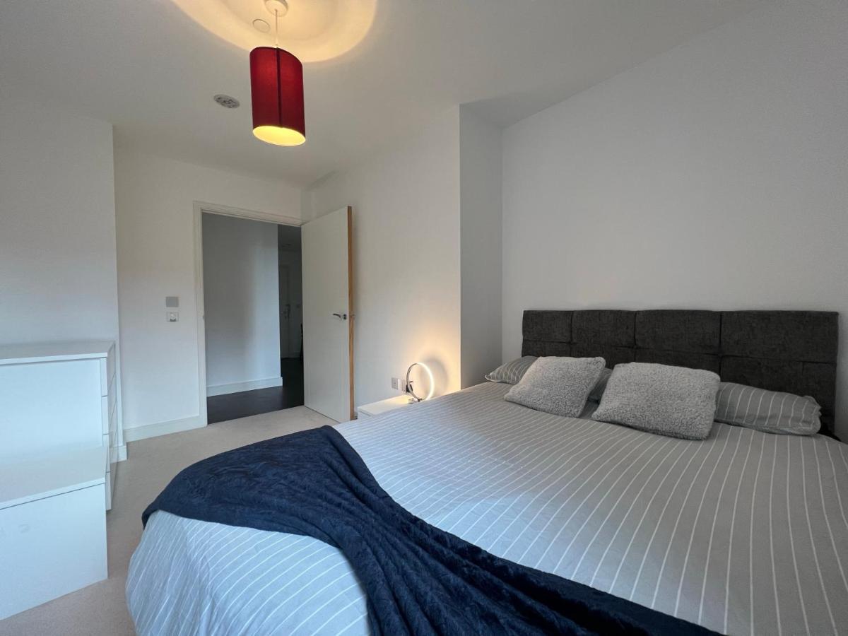 Modern 2Br 2Ba Apt Wparking Sleeps 6 Comfortably London Bagian luar foto