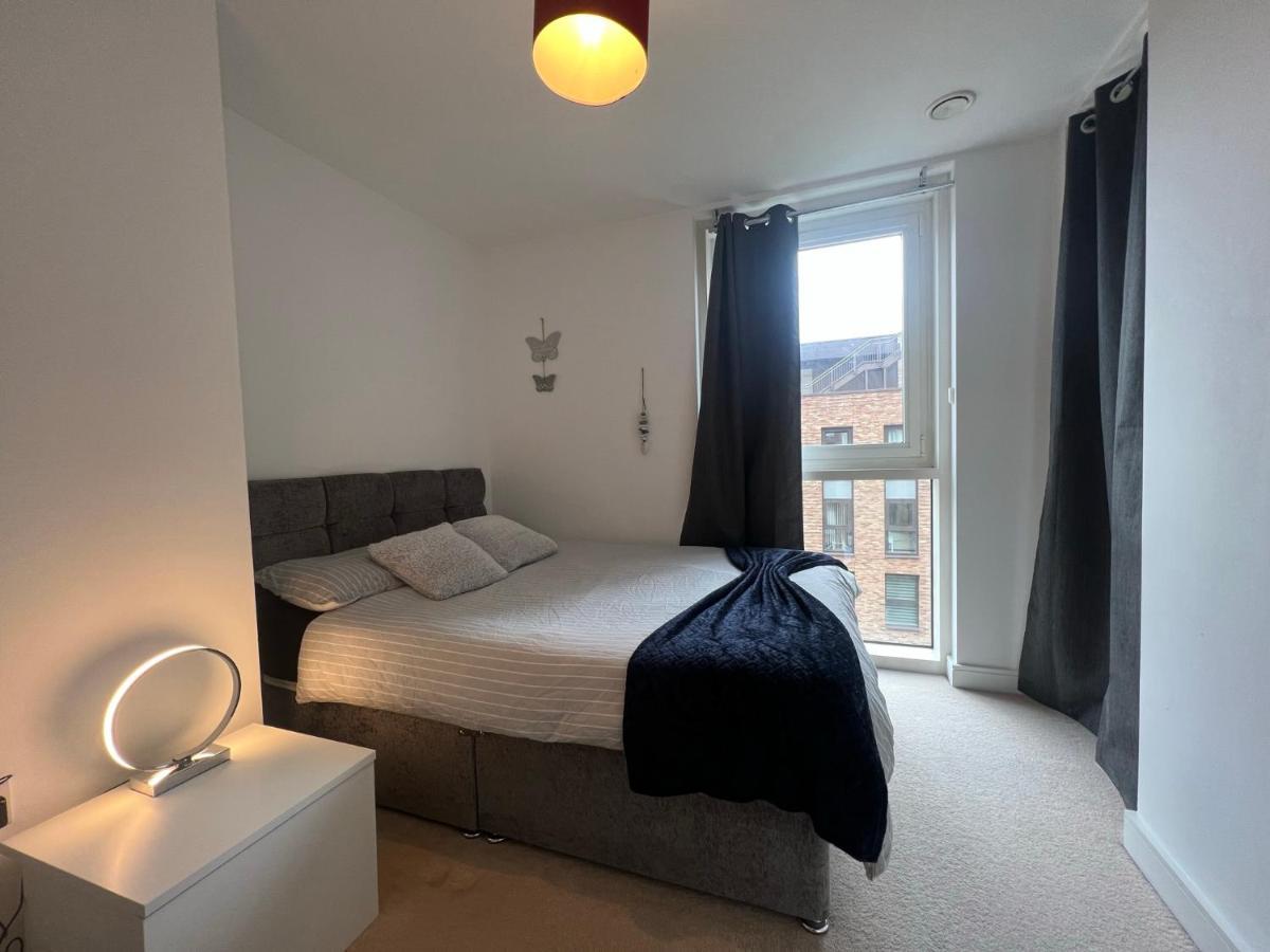 Modern 2Br 2Ba Apt Wparking Sleeps 6 Comfortably London Bagian luar foto