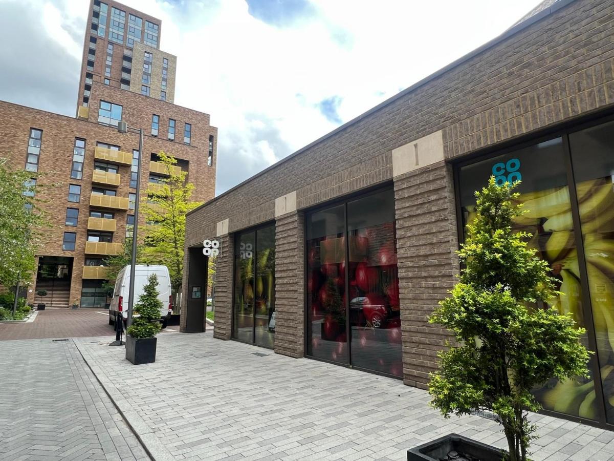Modern 2Br 2Ba Apt Wparking Sleeps 6 Comfortably London Bagian luar foto